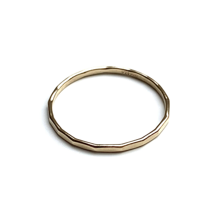 Annemarie hammered ring (Goud of Zilver)