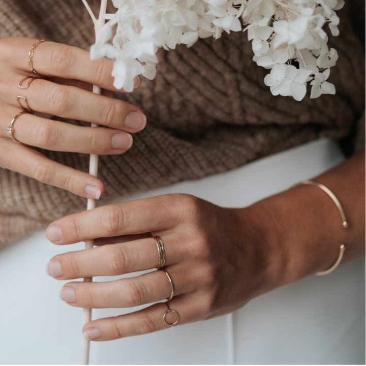 Annemarie hammered ring (Goud of Zilver)